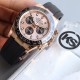 顶级做工KS出品:劳力士 恒动宇宙计时型迪通拿 【尺寸】40MM【表镜】抗刮损蓝水晶玻璃 防反光凸透式放大日历窗【表壳】上链表冠,旋入式三扣锁三重防水系统【机芯】采用7750机芯,高效精准稳定【表带】腕表搭配折叠式表扣,且表扣具有微调装置,可以调到非常的贴合手腕 折叠扣 超强夜光 防水大于100米 顶级做工KS出品:劳力士 恒动宇宙计时型迪通拿 【尺寸】40MM【表镜】抗刮损蓝水晶玻璃 防反光凸透式放大日历窗【表壳】上链表冠,旋入式三扣锁三重防水系统【机芯】采用7750机芯,高效精准稳定【表带】腕表搭配折叠式表扣,且表扣具有微调装置,可以调到非常的贴合手腕 折叠扣 超强夜光 防水大于100米