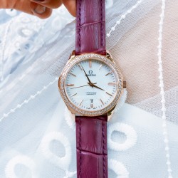欧米茄-OMEGA 女士腕表   进口石英机芯  316L精钢表壳  直径34mm厚8mm该款腕表备受女性喜爱，在不同的场合 映耀着她们各自的独特个性与迷人风华