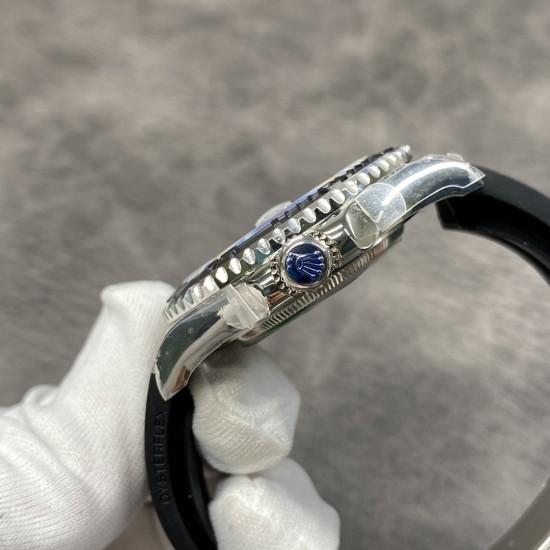 台湾厂2019新款劳力士ROLEX游艇名仕型 客户定制的瑞士eta2824机芯,双向旋转60分钟刻度外圈配哑黑色Cerachrom陶质圈口,凸显抛光立体数字!42mm直径 !新款时针增大,分针缩细,增强了可读性。新款Pyesterflex橡胶表带亦配备蚝式保险扣,人性化二级可剪设计,佩戴稳固从而更加舒适!字面刻度填充进口Chromalight长效果蓝色物料!原装保护胶罩,超级复刻!出货实拍 台湾厂2019新款劳力士ROLEX游艇名仕型 客户定制的瑞士eta2824机芯,双向旋转60分钟刻度外圈配哑黑色Cerachrom陶质圈口,凸显抛光立体数字!42mm直径 !新款时针增大,分针缩细,增强了可读性。新款Pyesterflex橡胶表带亦配备蚝式保险扣,人性化二级可剪设计,佩戴稳固从而更加舒适!字面刻度填充进口Chromalight长效果蓝色物料!原装保护胶罩,超级复刻!出货实拍