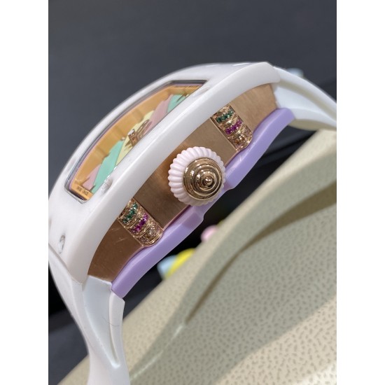实拍 理查德米勒 RichardMille 糖果棉花糖 最新爆款 bon bon系列最稀有的作品!克服传统工艺打破模式!钟表最受尊敬的技术之一。不是所有人的嫁妆,棉花糖运动曲线和颜色,它们是诱人的。有了理查德米勒,实现了把棉花糖戴在你的手腕上!白色陶瓷加上黄粉绿搪瓷表盘,RM-07柔和的颜色创造了一个组合...甜蜜!糖果店的一次旅行,一个让人难以置信的艺术品。你会戴上它吗? 实拍 理查德米勒 RichardMille 糖果棉花糖 最新爆款 bon bon系列最稀有的作品!克服传统工艺打破模式!钟表最受尊敬的技术之一。不是所有人的嫁妆,棉花糖运动曲线和颜色,它们是诱人的。有了理查德米勒,实现了把棉花糖戴在你的手腕上!白色陶瓷加上黄粉绿搪瓷表盘,RM-07柔和的颜色创造了一个组合...甜蜜!糖果店的一次旅行,一个让人难以置信的艺术品。你会戴上它吗?