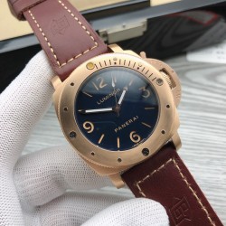 沛纳海--PANERAI 隆重登场  沛纳海一直深受男士喜欢 因为他具有独特风味 戴上手的的手感非常悦目 凸显出男士的魅力 采用全自动机械机芯 ，316精钢表壳，水晶蓝光玻璃镜面敖，手表尺寸44mm，进口小牛皮材质表带