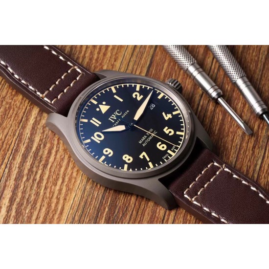 IWC 万国 钛灰 马克系列，日本全自动机械腕表，现震撼来袭，越带越有质感，尺寸39mm！棕色意大利小牛皮表带！