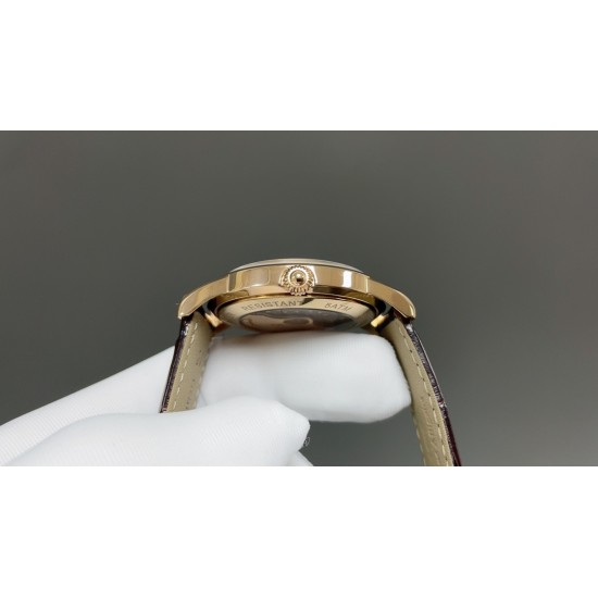 【TW 最新出品爆款推荐 】江诗丹顿Vacheron constantin 经典之美品鉴江诗.丹顿传袭系列腕表!TW制表师团队历时8个月精心设计,敢为人先,力求完美。 款式采用原装9015机芯,每小时振频28800次,零返修质量✅。TW厂独家研发壳套,独家的锅盖玻璃材质!直径40mm,超强3D立体感,超薄工艺。款式表盘上采用经典独家内影作为刻度,更显示出这款腕表的华贵气质。款式搭配意大利牛皮让手腕更贴合舒适 ⌚️江诗丹顿,你终将拥有的腕表 【TW 最新出品爆款推荐 】江诗丹顿Vacheron constantin 经典之美品鉴江诗.丹顿传袭系列腕表!TW制表师团队历时8个月精心设计,敢为人先,力求完美。 款式采用原装9015机芯,每小时振频28800次,零返修质量✅。TW厂独家研发壳套,独家的锅盖玻璃材质!直径40mm,超强3D立体感,超薄工艺。款式表盘上采用经典独家内影作为刻度,更显示出这款腕表的华贵气质。款式搭配意大利牛皮让手腕更贴合舒适 ⌚️江诗丹顿,你终将拥有的腕表