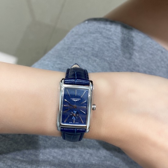 浪琴表黛绰维纳系列石英女士腕表,意式生活邂后现代优雅,精致优雅知性,高端配置,搭配进口石英机芯,拱形双卜蓝宝石玻璃镜面,精钢表壳,进口牛皮表带,表盘尺寸:20.8✖30mm 浪琴表黛绰维纳系列石英女士腕表,意式生活邂后现代优雅,精致优雅知性,高端配置,搭配进口石英机芯,拱形双卜蓝宝石玻璃镜面,精钢表壳,进口牛皮表带,表盘尺寸:20.8✖30mm