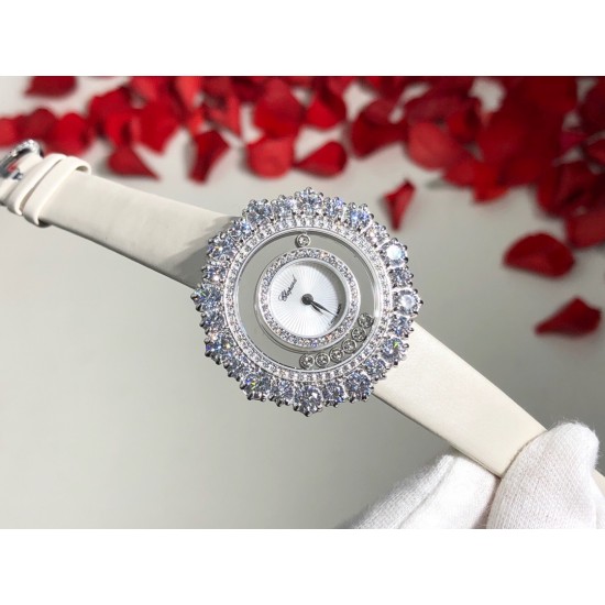 实拍 萧邦Happy Diamonds系列特别款 枫叶美丽并寓意着坚毅精神!即代表永恒爱情送给恋人,也代表对美好的回忆,可送给一路陪伴的朋友,还代表一种岁月的轮回。1比1超前做工同步首发!表面配置三块蓝宝石防刮玻璃,瑞士朗达机芯,尺寸:外径34mm内径14mm。表带14✖️12。 实拍 萧邦Happy Diamonds系列特别款 枫叶美丽并寓意着坚毅精神!即代表永恒爱情送给恋人,也代表对美好的回忆,可送给一路陪伴的朋友,还代表一种岁月的轮回。1比1超前做工同步首发!表面配置三块蓝宝石防刮玻璃,瑞士朗达机芯,尺寸:外径34mm内径14mm。表带14✖️12。