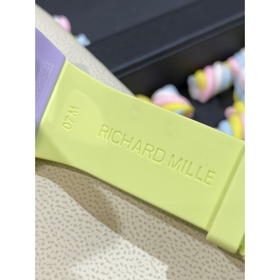 实拍 理查德米勒 RichardMille 糖果棉花糖 最新爆款 bon bon系列最稀有的作品!克服传统工艺打破模式!钟表最受尊敬的技术之一。不是所有人的嫁妆,棉花糖运动曲线和颜色,它们是诱人的。有了理查德米勒,实现了把棉花糖戴在你的手腕上!白色陶瓷加上黄粉绿搪瓷表盘,RM-07柔和的颜色创造了一个组合...甜蜜!糖果店的一次旅行,一个让人难以置信的艺术品。你会戴上它吗? 实拍 理查德米勒 RichardMille 糖果棉花糖 最新爆款 bon bon系列最稀有的作品!克服传统工艺打破模式!钟表最受尊敬的技术之一。不是所有人的嫁妆,棉花糖运动曲线和颜色,它们是诱人的。有了理查德米勒,实现了把棉花糖戴在你的手腕上!白色陶瓷加上黄粉绿搪瓷表盘,RM-07柔和的颜色创造了一个组合...甜蜜!糖果店的一次旅行,一个让人难以置信的艺术品。你会戴上它吗?