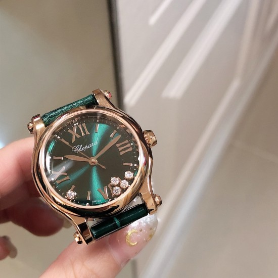 实拍 原单工厂品质 【欧洲版本全球限量款】【30mm】萧邦HAPPYDIAMONDS系列,翡翠绿来啦!都说男戴万国女戴萧邦 有金(进)有钻(赚)寓意也很好。表盘内的钻石滚珠可自由滑行转动,5钻时来运转 财运滚滚。绿色美洲鳄鱼皮 这个绿色简直不要太好看了 表盘30mm大小 一种半钢半金,一种全玫瑰金,蓝宝石三层玻璃镜面,自动上链机械机芯。 实拍 原单工厂品质 【欧洲版本全球限量款】【30mm】萧邦HAPPYDIAMONDS系列,翡翠绿来啦!都说男戴万国女戴萧邦 有金(进)有钻(赚)寓意也很好。表盘内的钻石滚珠可自由滑行转动,5钻时来运转 财运滚滚。绿色美洲鳄鱼皮 这个绿色简直不要太好看了 表盘30mm大小 一种半钢半金,一种全玫瑰金,蓝宝石三层玻璃镜面,自动上链机械机芯。
