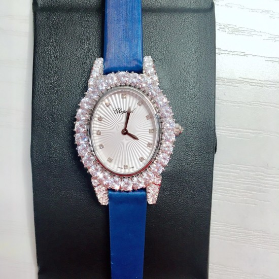 ❤️实拍 萧邦新款 LHEURE DU DIAMANT MEDIUM OVAL 此款LHeure du Diamant 椭圆形切割雕纹镶钻表盘 环以点缀钻石的表圈 优雅气韵 时尚风格和萧邦精湛的手工艺尽显无遗 光华耀目 ❤️实拍 萧邦新款 LHEURE DU DIAMANT MEDIUM OVAL 此款LHeure du Diamant 椭圆形切割雕纹镶钻表盘 环以点缀钻石的表圈 优雅气韵 时尚风格和萧邦精湛的手工艺尽显无遗 光华耀目
