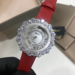 萧邦Happy Diamonds系列特别款！2019年官网力推款！2018即将过去，新的一年从元旦开始！枫叶美丽并寓意着坚毅精神！即代表永恒爱情送给恋人，也代表对美好的回忆，可送给一路陪伴的朋友，还代表一种岁月的轮回。1比1超前做工同步首发！表面配置三块蓝宝石防刮玻璃，瑞士朗达机芯，尺寸：外径34mm内径14mm。表带14/12。