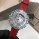 萧邦Happy Diamonds系列特别款!2019年官网力推款!2018即将过去,新的一年从元旦开始!枫叶美丽并寓意着坚毅精神!即代表永恒爱情送给恋人,也代表对美好的回忆,可送给一路陪伴的朋友,还代表一种岁月的轮回。1比1超前做工同步首发!表面配置三块蓝宝石防刮玻璃,瑞士朗达机芯,尺寸:外径34mm内径14mm。表带14/12。 萧邦Happy Diamonds系列特别款!2019年官网力推款!2018即将过去,新的一年从元旦开始!枫叶美丽并寓意着坚毅精神!即代表永恒爱情送给恋人,也代表对美好的回忆,可送给一路陪伴的朋友,还代表一种岁月的轮回。1比1超前做工同步首发!表面配置三块蓝宝石防刮玻璃,瑞士朗达机芯,尺寸:外径34mm内径14mm。表带14/12。