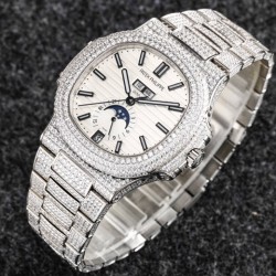 R8  2021年度新品发布， Patek Philippe  百达翡丽运动优雅满天星系列5726/1A-014腕表(鹦鹉螺)  316L精钢镶钻表链表壳，将璀璨的钻石镶嵌入腕间时计，勾人心魂，给阳刚硬朗的运动风格增加了璀璨夺目的光芒，指针、时标刻度覆超强夜光在黑夜为您指引方向，表盘镶嵌施华洛世奇美钻，附月相、日期显示为你呈现满天繁星，搭载定制324 S QA LU 24H/303自动机械（背透机芯），为您的时间保驾护航，尺寸：40.5毫米。