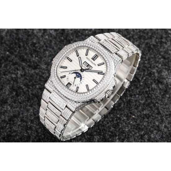 R8 2021年度新品发布, Patek Philippe 百达翡丽运动优雅满天星系列5726/1A-014腕表(鹦鹉螺) 316L精钢镶钻表链表壳,将璀璨的钻石镶嵌入腕间时计,勾人心魂,给阳刚硬朗的运动风格增加了璀璨夺目的光芒,指针、时标刻度覆超强夜光在黑夜为您指引方向,表盘镶嵌施华洛世奇美钻,附月相、日期显示为你呈现满天繁星,搭载定制324 S QA LU 24H/303自动机械(背透机芯),为您的时间保驾护航,尺寸:40.5毫米。 R8 2021年度新品发布, Patek Philippe 百达翡丽运动优雅满天星系列5726/1A-014腕表(鹦鹉螺) 316L精钢镶钻表链表壳,将璀璨的钻石镶嵌入腕间时计,勾人心魂,给阳刚硬朗的运动风格增加了璀璨夺目的光芒,指针、时标刻度覆超强夜光在黑夜为您指引方向,表盘镶嵌施华洛世奇美钻,附月相、日期显示为你呈现满天繁星,搭载定制324 S QA LU 24H/303自动机械(背透机芯),为您的时间保驾护航,尺寸:40.5毫米。