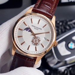 2⃣0⃣2⃣0⃣最新款百达翡丽《Patek Philippe》月[月亮]相[太阳]系列！九字位日月星辰功能，独特的4时位小秒logo，搭载原装进口call8219月相机芯(0返修0售后），蓝宝石玻璃镜面，进口意大利牛皮 ，（可配钢带）尺寸40mm，厚度10mm，三度防水性能，简约商外观，让你感受傲慢绅士气息，完美彰显其百达翡丽腕表的皇家血统，值得全球称赞。⚠️请认准独家品质