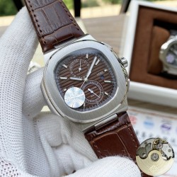 百达翡丽 Patek Philippe 鹦鹉螺系列，精品男士腕表，多功能设计，技艺精湛，独具匠心，尊贵大气，绅士风范。采用全自动机械机芯，顶级316精钢表壳，进口小牛皮表带，矿物质超强镜面，尺寸43-13