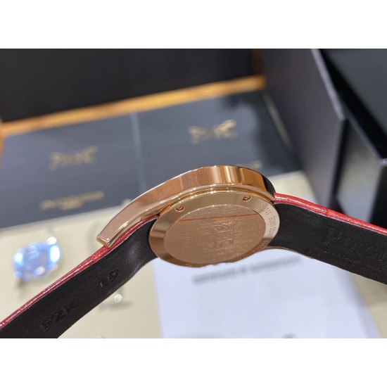 伯爵69Limelight Gala腕表超级版,原装开模,修正现市面任何版本的不足!皮带可配原装【精彩细节】腕表尺寸32mm运用一流的壳套打磨工艺,诠释伯爵优雅气质。.采用定制版瑞士石英机芯,续航给力,走时稳健,零返修。镶饰60颗明亮式切割钻(约0.92克拉)。表扣镶饰单颗明亮式切割施华洛世奇美钻(约0.01克拉)动人线条衬托优雅气质,吊牌有芯片感应。 伯爵69Limelight Gala腕表超级版,原装开模,修正现市面任何版本的不足!皮带可配原装【精彩细节】腕表尺寸32mm运用一流的壳套打磨工艺,诠释伯爵优雅气质。.采用定制版瑞士石英机芯,续航给力,走时稳健,零返修。镶饰60颗明亮式切割钻(约0.92克拉)。表扣镶饰单颗明亮式切割施华洛世奇美钻(约0.01克拉)动人线条衬托优雅气质,吊牌有芯片感应。