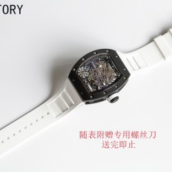 实拍 理查德米勒RICHARD MILLE最强复刻版RM035-AMERICA5敖陶瓷上下表壳是台湾进口由ATPT陶瓷经历处理后形成Y-TZP陶瓷经高科技防手纹技术后呈现细腻柔润的亚黑色材质此色质厉经百年不变 哑光陶瓷的色泽更细致的做到了与正品无限接近的陶瓷色调视觉纹电镀处理的上下表壳，配合防反光折射涂层兰宝石玻璃！胶带运用柔软细腻的马来西亚进口顶级橡胶表带，机芯搭载进口精工NH机芯8:此版本的表扣依原版尺寸，薄度打造而成，使上手感觉更贴手，更贴心，市面上最高版本的超级复刻！