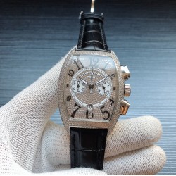 法兰克穆勒 Franck Muller Z9 顶级奢华 男士腕表  来自瑞士日内瓦，是世界知名的高级腕表品牌⌚️。法穆兰大量打破常规的创意更是使其成为无数男女明星的热捧之物 强化矿物质耐磨玻璃，手工镶嵌闪钻 采用精准高级五针日本VK机芯，意大利时尚小牛皮。尺寸：40mmx55mm 三杰精致推荐男士机械腕表 SJ为你精心挑选超真实实物图拍摄