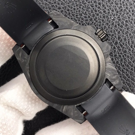 劳力士Rolex Daytona翡翠夜光全碳纤维GMT横空出世 这款获得天文台认证的首款全碳纤维GMT搭载2836全自动机械 蓝宝石抗刮损水晶镜面 碳纤维字面 完美复刻 原装同步橡树胶带 原装扣 更加柔软舒适 方便佩戴 爱不释手的劳力士GMT 品不完的一劳永逸!!! 劳力士Rolex Daytona翡翠夜光全碳纤维GMT横空出世 这款获得天文台认证的首款全碳纤维GMT搭载2836全自动机械 蓝宝石抗刮损水晶镜面 碳纤维字面 完美复刻 原装同步橡树胶带 原装扣 更加柔软舒适 方便佩戴 爱不释手的劳力士GMT 品不完的一劳永逸!!!