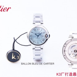 卡地亚蓝气球  CARTIER BallonBleu重磅更新 全新推出原版一档076机芯亮点一：采用原版076专用一档机芯，拔档即停秒调时。机芯摆频每小时28800次，动力储存为48小时，nh05只能放12小时，原版076能放一个周末。走时更加抗震防磁，精准稳定，摆脱nh05时不时修表的烦恼。亮点二：所有配件皆可与原装配件互换，厚度做到33款9.96mm/36款12.05mm，与原装基本保持一致。（所有款式齐全_均配备说明书一卡一码同步专柜防伪及跳码规律_细节处理能与原装相媲美_无惧专柜对比）