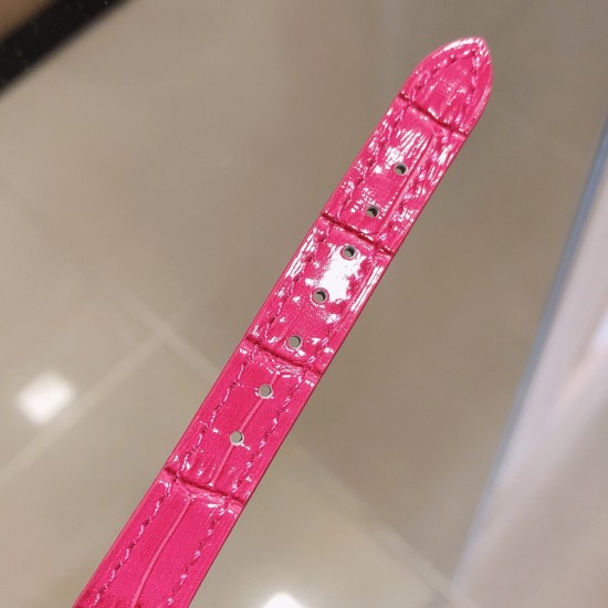 实拍 最新萧邦彩虹钻震撼来袭!萧邦快乐钻一直是女表中的翘楚,对萧邦这个系列的创意一直中毒很深,这款彩虹钻属于萧邦的高级珠宝系列!该腕表尺寸大小恰到好处 佩戴舒适!当时间遇见彩虹 玩转小清新 宝石闪耀着红橙黄绿青蓝紫等斑斓色彩 恰似添上曼妙多姿变化色彩精心挑选玲珑精巧的宝石组合镶嵌在一起 为腕表赋予了奇异光彩!女表彩虹圈 萧邦宝石美 不犹豫 果断入手吧! 实拍 最新萧邦彩虹钻震撼来袭!萧邦快乐钻一直是女表中的翘楚,对萧邦这个系列的创意一直中毒很深,这款彩虹钻属于萧邦的高级珠宝系列!该腕表尺寸大小恰到好处 佩戴舒适!当时间遇见彩虹 玩转小清新 宝石闪耀着红橙黄绿青蓝紫等斑斓色彩 恰似添上曼妙多姿变化色彩精心挑选玲珑精巧的宝石组合镶嵌在一起 为腕表赋予了奇异光彩!女表彩虹圈 萧邦宝石美 不犹豫 果断入手吧!