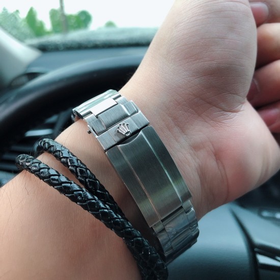 SJ出品 【品牌】劳力士--ROLEX 【类型】男士腕表 Y8【机芯】全自动机械机芯【材质】316L精钢表壳【表镜】矿物强化玻璃镜面【皮质】胶带/钢带(可选)【尺寸】直径40mm 厚度12mm【特性】潜航者系列,专门为潜水爱好者所设计的产品,时尚硬朗,个性独特 三杰精致推荐男士机械腕表 SJ为你精心挑选超真实实物图拍摄 SJ出品 【品牌】劳力士--ROLEX 【类型】男士腕表 Y8【机芯】全自动机械机芯【材质】316L精钢表壳【表镜】矿物强化玻璃镜面【皮质】胶带/钢带(可选)【尺寸】直径40mm 厚度12mm【特性】潜航者系列,专门为潜水爱好者所设计的产品,时尚硬朗,个性独特 三杰精致推荐男士机械腕表 SJ为你精心挑选超真实实物图拍摄