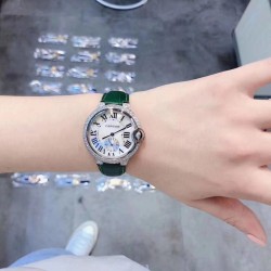 卡地亚 CARTIER 蓝气球奢华系列，316L精钢材质，简约又别具品味，摒弃了现代盛行的繁复华丽的修饰，以简约重新诠释唯美，打造独家高品质，采用高级珍珠贝母制作出表盘，优雅精致高贵气质尽显无漏。尺寸36mm*12mm。