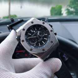 男款⌚️品牌：爱彼-AP皇家橡树  五针多功能男士石英腕表，高级蓝宝石镜面，全自动进口多功能计时跑秒石英机芯，走时稳定0时差 配备顶级316L精钢钢壳，原装天然橡胶表带，搭配原装扣 尺寸43mm，三杰精心推荐男士多功能计时跑秒石英腕表 SJ为你精心打造超真实实物图拍摄 让你超真实实物图体验