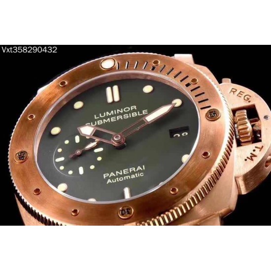 VS沛纳海 Pam382 升级V2啦！[色]。机芯功能升级：时针单独调时  通过时针调历。机芯背透 ：摆轮与正品一致 螺丝孔位95%以上接近正品。47mm，搭载自动上链机芯，大家常说硬汉风格什么的，我觉得青铜382才是最最硬汉的沛纳海，不光在造型上够钢猛，青铜材质更是在经过岁月洗礼后变得不一样，有经历，有故事，有一种沧桑感，这才是真正的硬汉！敢死队同款哦！商品规格:默认规格
