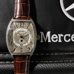 法兰克 穆勒(Franck Muller)⌚️51*17mm 全自动机械机芯独特复古的酒桶壳身设计就像美式嘻皮士的皮衣敢梦想 享自由
