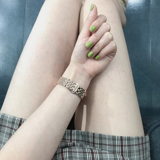 实拍 积家约会系列女表，天然贝母面，进口日月星辰石英机芯，蓝宝石镜面，精钢表壳表带，尺寸宽33mm，厚9mm