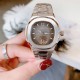 百达翡丽 手雷系列 女款简约飞轮 最强版本 Patek Philippe Seal印记Cal.324 CS自动机械机芯 专柜尺寸33mm 厚度9.5mm 花巨资复刻原版Cal.324 CS机芯 市场现在唯一一个324CS机芯与原装机芯摆轮一致 可谓市场最高版本女表表后 女性对永恒时间理念的钟爱 难以抗拒的柔美气息 百达翡丽 手雷系列 女款简约飞轮 最强版本 Patek Philippe Seal印记Cal.324 CS自动机械机芯 专柜尺寸33mm 厚度9.5mm 花巨资复刻原版Cal.324 CS机芯 市场现在唯一一个324CS机芯与原装机芯摆轮一致 可谓市场最高版本女表表后 女性对永恒时间理念的钟爱 难以抗拒的柔美气息