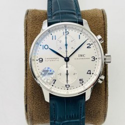 【万国 IWC 超级葡计正品终结者，最强升级】【表壳升级】重新调整磨具，升级圈口，中壳和底盖的细节。以及提升后期打磨处理工艺，使壳套整体配合的更加默契天衣无缝，没有死角。【表盘升级】提升字面刻度使之变得更加圆润，修正表盘中上下两个子盘的纹路。彻底提升了光泽度，使之变得更白和自然，保持和原装一样的效果。【表扣升级】提升表扣内里细节的打磨和拉丝。