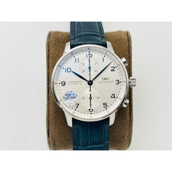 【万国 IWC 超级葡计正品终结者,最强升级】【表壳升级】重新调整磨具,升级圈口,中壳和底盖的细节。以及提升后期打磨处理工艺,使壳套整体配合的更加默契天衣无缝,没有死角。【表盘升级】提升字面刻度使之变得更加圆润,修正表盘中上下两个子盘的纹路。彻底提升了光泽度,使之变得更白和自然,保持和原装一样的效果。【表扣升级】提升表扣内里细节的打磨和拉丝。 【万国 IWC 超级葡计正品终结者,最强升级】【表壳升级】重新调整磨具,升级圈口,中壳和底盖的细节。以及提升后期打磨处理工艺,使壳套整体配合的更加默契天衣无缝,没有死角。【表盘升级】提升字面刻度使之变得更加圆润,修正表盘中上下两个子盘的纹路。彻底提升了光泽度,使之变得更白和自然,保持和原装一样的效果。【表扣升级】提升表扣内里细节的打磨和拉丝。