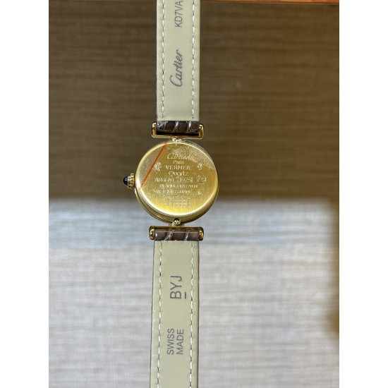 鳄鱼皮新品发布 奢华版满天星镶钻表盘卡地亚小旋风must de小金表vintage中古断货王，性价比高闭眼入。神仙颜值美绝trinity，小孩子才做选择，成年人都是all in![色]表径24mm，超薄厚度5.8mm，搭载瑞士石英机芯，罗马刻度奶油盘，简洁大两针，后镶天然美钻搭配鳄鱼皮表带更奢华超级闪。可仙可盐可甜，精致优雅上手绝美。时尚是一个经典的轮回～说不定今年的复古风，你就是走得最驾轻就熟的一个。推荐指数：⭐⭐⭐⭐⭐