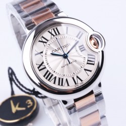 卡地亚蓝气球  CARTIER BallonBleu重磅更新 全新推出原版一档076亮点一：采用原版076专用一档机芯，拔档即停秒调时。机芯摆频每小时28800次，动力储存为48小时，nh05只能放12小时，原版076能放一个周末。走时更加抗震防磁，精准稳定，摆脱nh05时不时修表的烦恼。亮点二：所有配件皆可与原装配件互换，厚度做到33款9.96mm/36款12.05mm，与原装基本保持一致。（所有款式齐全_均配备说明书一卡一码同步专柜防伪及跳码规律_细节处理能与原装相媲美_无惧专柜对比）