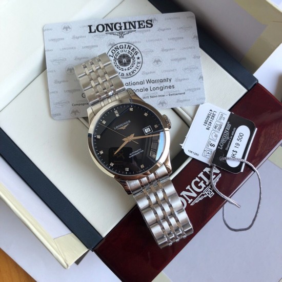 LONGINES 浪琴 开创者系列,185周年推出的拥有天文台认证的系列腕表,316精钢表壳表带,搭配黑白色表盘,简洁的时标与简洁美观的中央大三针相呼应,令时间呈现清晰、直观,直径40mm! LONGINES 浪琴 开创者系列,185周年推出的拥有天文台认证的系列腕表,316精钢表壳表带,搭配黑白色表盘,简洁的时标与简洁美观的中央大三针相呼应,令时间呈现清晰、直观,直径40mm!