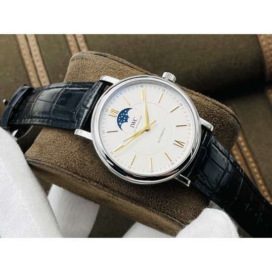 【IWS Factory2021新品推荐】万.国IWC波涛菲诺系列月相自动腕表!三大“独”道之处:1⃣️独家巨资订制万国Cal.35800真月相功能机芯,市面其他版本大多为日夜轮!2⃣️市面唯一拥有波涛条钉打磨工艺厂家,与原装工艺效果如出一辙,整体字面质感更佳!3⃣️在订制机芯的加持下,尺寸做到和原装一致!直径40MMX11MM!市面其他版本则会厚很多!IWS Factory全心力作 欢迎各位表友品鉴! 【IWS Factory2021新品推荐】万.国IWC波涛菲诺系列月相自动腕表!三大“独”道之处:1⃣️独家巨资订制万国Cal.35800真月相功能机芯,市面其他版本大多为日夜轮!2⃣️市面唯一拥有波涛条钉打磨工艺厂家,与原装工艺效果如出一辙,整体字面质感更佳!3⃣️在订制机芯的加持下,尺寸做到和原装一致!直径40MMX11MM!市面其他版本则会厚很多!IWS Factory全心力作 欢迎各位表友品鉴!