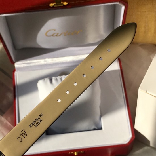 ❤️实拍 卡地亚-Cartier 满钻藤花系列腕表 双排钻侧身 搭配亮黑.红色鳄鱼皮瑞士石英机芯 蓝宝石水晶玻璃镜面 百搭经典尺寸35mm。表盘媚丽搭配并缀有彩色饰以密镶藤花的造型 奢华极致你值得拥有它。 ❤️实拍 卡地亚-Cartier 满钻藤花系列腕表 双排钻侧身 搭配亮黑.红色鳄鱼皮瑞士石英机芯 蓝宝石水晶玻璃镜面 百搭经典尺寸35mm。表盘媚丽搭配并缀有彩色饰以密镶藤花的造型 奢华极致你值得拥有它。