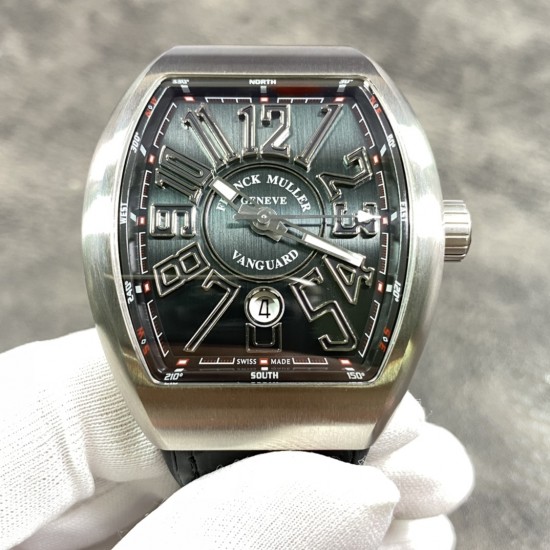 Franck Muller 法兰克穆勒 V45 自动机械腕表 。酒桶形精钢表壳搭配拱型蓝宝石镜面 ,拉丝纹表盘立体搪瓷刻度 ,日本西铁城9015自动机械机芯 ,黑色橡胶镶嵌牛皮表带 ,蝴蝶双按扣 。尺寸43.5mmX54.5mm。尽显休闲运动设计风格。tw厂出品,出货实拍 Franck Muller 法兰克穆勒 V45 自动机械腕表 。酒桶形精钢表壳搭配拱型蓝宝石镜面 ,拉丝纹表盘立体搪瓷刻度 ,日本西铁城9015自动机械机芯 ,黑色橡胶镶嵌牛皮表带 ,蝴蝶双按扣 。尺寸43.5mmX54.5mm。尽显休闲运动设计风格。tw厂出品,出货实拍