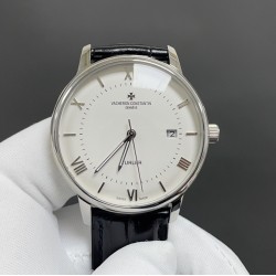新品推荐 江诗丹顿最新巨作 《vacheron Constantin》超薄系列高级腕表⌚️，火爆上市搭载原装进口9015，每小时振频28800次，零返修。装配特色锅盖玻璃，3D超强立体感，给你不一样的感觉！316L精钢表壳，采用意大利进口小牛皮，原装针扣。深度防水50米，直径40mm。尽显非凡气质，高贵雅致及精美细腻的工艺，耀眼✨✨光辉，永恒尊贵，绝对是男神们的标配！