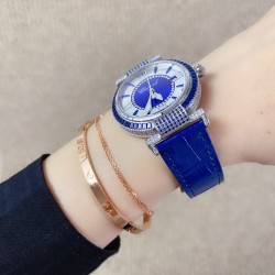 ★实拍 萧邦 CHOPARD IMPERIALE 系列腕表。独特风格带您走进一个新阶段并且成功塑造了崇尚自我表达和与众不同的生活化概念，316精钢材质，此表款全手工镶嵌施华洛世奇水晶钻，成为了美式奢侈生活风格的代表！进口石英机芯以及精细做工，佩戴贴手舒适，设计风格简约明朗。充满奢华璀璨的气息，光彩夺人、让你瞬间提升华丽的气质 ！