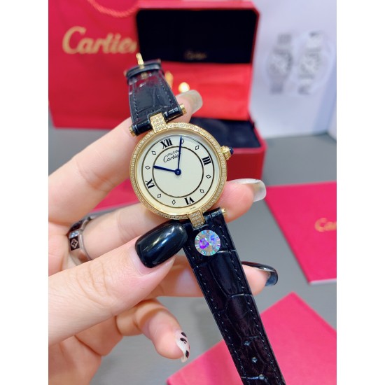 经典永不过时的Cartier卡地亚圆盘中古腕表YYDS❤️一只很复古情结的卡地亚mustbe它来了。30mm表盘大小刚刚好,优雅大方且不失气质的韵味,蓝宝石把头在阳光下依旧纯洁透亮闪耀✨设计大气且耐看,卡地亚罗马文字表盘复古时尚,设计大气且耐看,蓝宝石水晶镜面,表盘两头以简洁的T形金属衔接表带,采用意大利牛皮表带,压鳄鱼纹花色,双面皮透气好,中古美表不仅满满的vintage韵味,酷辣御姐或温柔甜姐都可驾驭的加分款 经典永不过时的Cartier卡地亚圆盘中古腕表YYDS❤️一只很复古情结的卡地亚mustbe它来了。30mm表盘大小刚刚好,优雅大方且不失气质的韵味,蓝宝石把头在阳光下依旧纯洁透亮闪耀✨设计大气且耐看,卡地亚罗马文字表盘复古时尚,设计大气且耐看,蓝宝石水晶镜面,表盘两头以简洁的T形金属衔接表带,采用意大利牛皮表带,压鳄鱼纹花色,双面皮透气好,中古美表不仅满满的vintage韵味,酷辣御姐或温柔甜姐都可驾驭的加分款