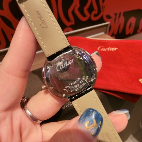 新颜色到,CARTIER【卡地亚】经典之作,2020完美演绎,女士小巧优雅款,经典就是百搭,越百搭越时尚,纯钢外壳,进口石英机芯,矿物质耐磨镜面,上手美美哒【尺寸:33mm】 新颜色到,CARTIER【卡地亚】经典之作,2020完美演绎,女士小巧优雅款,经典就是百搭,越百搭越时尚,纯钢外壳,进口石英机芯,矿物质耐磨镜面,上手美美哒【尺寸:33mm】