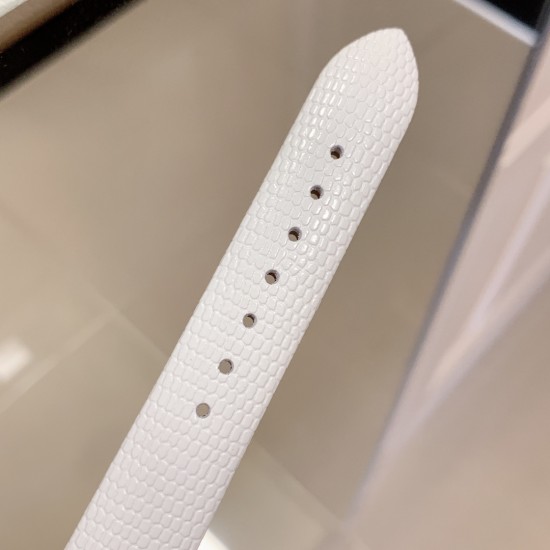 实拍 AW厂 Blancpain-宝珀女装系列复杂功能腕表共镶有152颗美钻。其中的108颗钻石镶嵌于36.8毫米的红金表壳之上。钻石紧密交织为两圈,错落有致,与品牌的标志性双层表圈设计相互呼应。表冠上亦镶有精致美钻,尽现腕表的华美雅致 实拍 AW厂 Blancpain-宝珀女装系列复杂功能腕表共镶有152颗美钻。其中的108颗钻石镶嵌于36.8毫米的红金表壳之上。钻石紧密交织为两圈,错落有致,与品牌的标志性双层表圈设计相互呼应。表冠上亦镶有精致美钻,尽现腕表的华美雅致