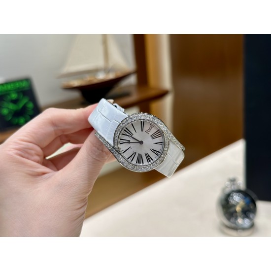 伯爵69Limelight Gala腕表超级版 正品级腕表尺寸32mm有鳄鱼皮表带,绢丝表带,牛皮表带可选运用一流的壳套打磨工艺,诠释伯爵优雅气质。表扣细节工艺,搭配施华洛世奇水钻,偶然一亮,清新脱俗。采用定制版瑞士石英机芯,续航给力,走时稳健,零返修。镶饰60颗明亮式切割钻(约0.92克拉)。表扣镶饰单颗明亮式切割施华洛世奇水钻(约0.01克拉)动人线条衬托优雅气质 伯爵69Limelight Gala腕表超级版 正品级腕表尺寸32mm有鳄鱼皮表带,绢丝表带,牛皮表带可选运用一流的壳套打磨工艺,诠释伯爵优雅气质。表扣细节工艺,搭配施华洛世奇水钻,偶然一亮,清新脱俗。采用定制版瑞士石英机芯,续航给力,走时稳健,零返修。镶饰60颗明亮式切割钻(约0.92克拉)。表扣镶饰单颗明亮式切割施华洛世奇水钻(约0.01克拉)动人线条衬托优雅气质