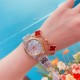 专柜同步发售欧米茄(OMEGA) 【精湛品质-女神专属】-女士精品腕表 碟飞典雅系列 原版复刻1:1,表款堪称是系列中最迷人的表款之一,尽显优雅气质与低调奢华,顶端表壳以316精钢打造,搭载日本进口西铁城机械 零返修 来自进口316钢表带 历经多道工序,防汗水,耐腐蚀 表盘-蓝宝石高清镜面 壳身整体超强立体感 精雕细琢,卓绝技艺 品质保证 尺寸:32mm厚11mm 时尚百搭,精致华贵呈现自然魅力 专柜同步发售欧米茄(OMEGA) 【精湛品质-女神专属】-女士精品腕表 碟飞典雅系列 原版复刻1:1,表款堪称是系列中最迷人的表款之一,尽显优雅气质与低调奢华,顶端表壳以316精钢打造,搭载日本进口西铁城机械 零返修 来自进口316钢表带 历经多道工序,防汗水,耐腐蚀 表盘-蓝宝石高清镜面 壳身整体超强立体感 精雕细琢,卓绝技艺 品质保证 尺寸:32mm厚11mm 时尚百搭,精致华贵呈现自然魅力