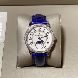实拍 v18出品 狠货来袭 石英最高版本积家 约会大师系列  最新日月星辰  烤蓝针 表盘：立体太阳纹路、镶钻表盘、台湾厂立体数字真！太阳月亮浮现出立体效果！壳套：珠宝镶钻表壳、316L精钢、深度防水！玻璃：采用蓝宝石水晶表镜针：瑞士进口烤蓝色针表带：美洲鳄鱼皮表带尺寸：直径33mm，厚度8.5mm机芯：瑞士进口机芯瑞士质量保证零0⃣️返修 深度防水！