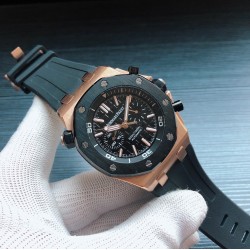 男款⌚️品牌：爱彼-AP皇家橡树  五针多功能男士石英腕表，高级蓝宝石镜面，全自动进口多功能计时跑秒石英机芯，走时稳定0时差 配备顶级316L精钢钢壳，原装天然橡胶表带，搭配原装扣 尺寸43mm，三杰精心推荐男士多功能计时跑秒石英腕表 SJ为你精心打造超真实实物图拍摄 让你超真实实物图体验