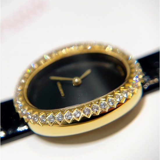 Baignoire de Cartier W:25mm L:32mmBaignoire de Cartier 卡地亚Baignoire1920#浴缸1920系列,进口瑞士石英机芯。316L精钢表壳表扣。整体5A莫桑石镶嵌,淬火钢蓝指针,拱形水晶镜面。表壳尺寸:宽度25mm长度32mm Baignoire de Cartier W:25mm L:32mmBaignoire de Cartier 卡地亚Baignoire1920#浴缸1920系列,进口瑞士石英机芯。316L精钢表壳表扣。整体5A莫桑石镶嵌,淬火钢蓝指针,拱形水晶镜面。表壳尺寸:宽度25mm长度32mm