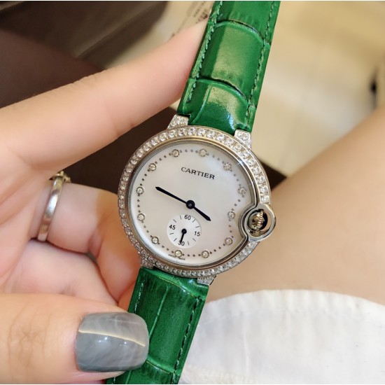 卡地亚 CARTIER 蓝气球奢华系列,316L精钢材质,简约又别具品味,摒弃了现代盛行的繁复华丽的修饰,以简约重新诠释唯美,打造独家高品质,采用高级珍珠贝母制作出表盘,优雅精致高贵气质尽显无漏。尺寸36mm*12mm。 卡地亚 CARTIER 蓝气球奢华系列,316L精钢材质,简约又别具品味,摒弃了现代盛行的繁复华丽的修饰,以简约重新诠释唯美,打造独家高品质,采用高级珍珠贝母制作出表盘,优雅精致高贵气质尽显无漏。尺寸36mm*12mm。